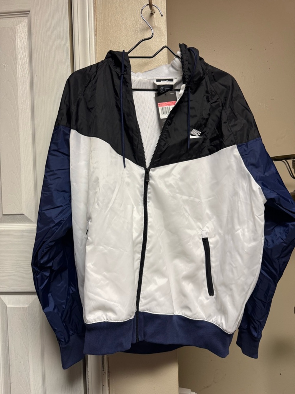 Nike Men’s Black/White/Navy Colorblock Windbreaker Jacket - Picture 2 of 3